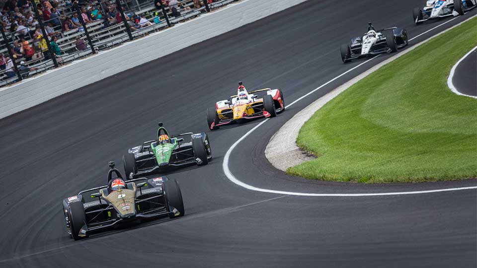 James Hinchcliffe leads a pack of cars at the Indianaopolis Motor Speedway